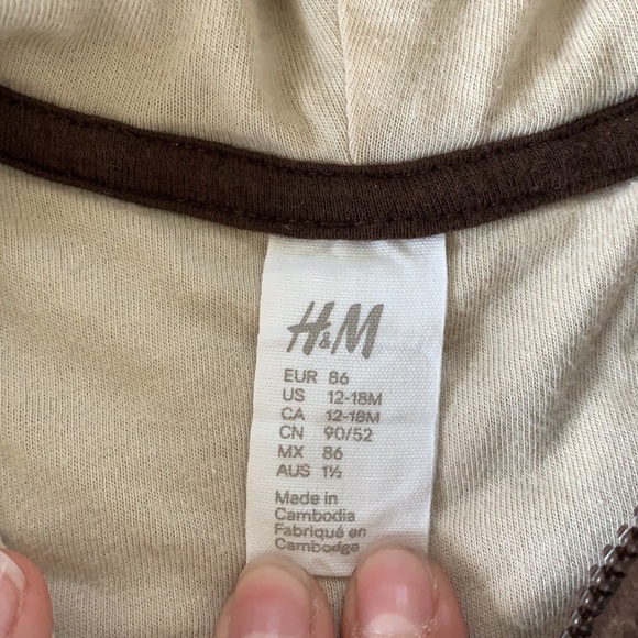 Baby furry bear sweater - Picture 2 of 2